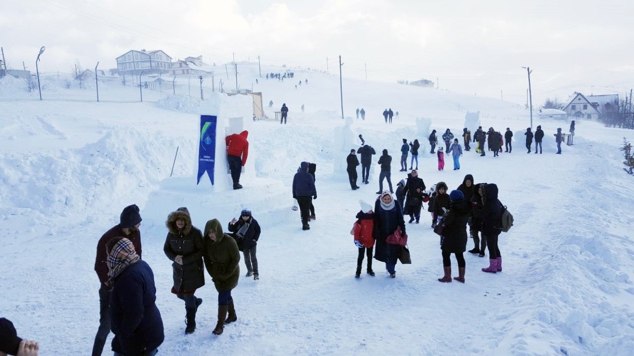 ORDU ÜNİVERSİTESİ İLK KAR HEYKEL ÇALIŞTAYI’NA YOĞUN İLGİ