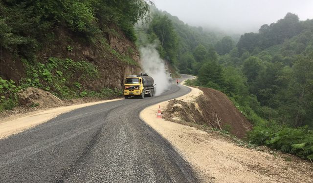 Ordu Büyükşehir Kumru’da 4 Mahalle ve 10 Obayı Yola Kavuşturuyor