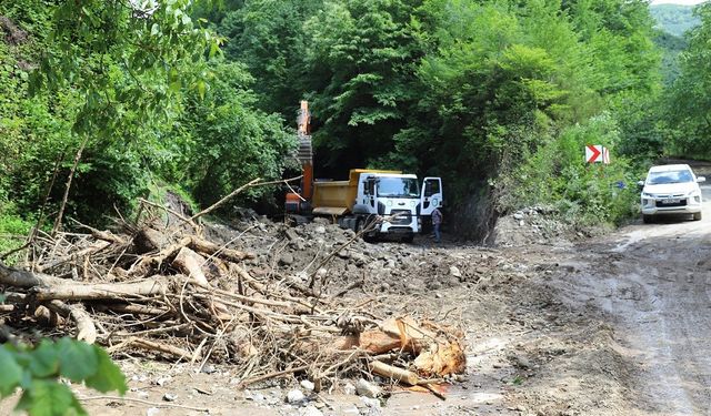 Ordu Büyükşehir İkizce’de sel afetinin yaralarını sarmak için seferber oldu.