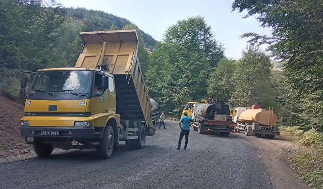Ordu BüyükşehiAkkuş’un Grup Yollarını Asfaltla Buluşturuyor