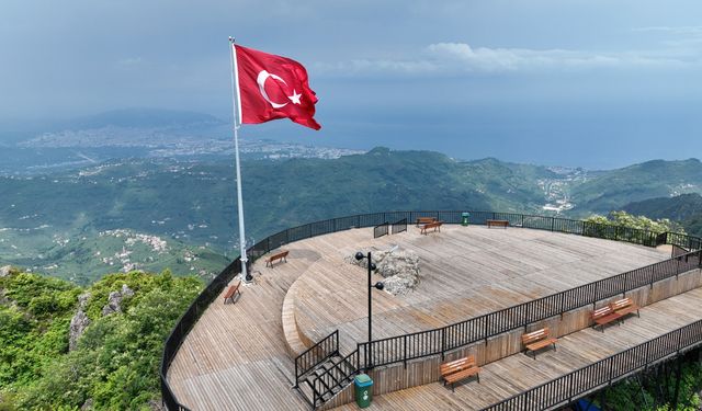 ZİRVEYE TIRMANAN YOROZ’A HAYRAN KALIYOR